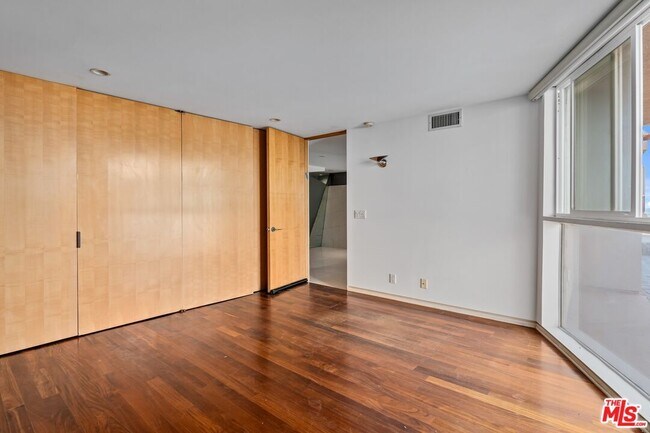 Building Photo - 6 Eastwind St