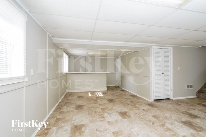 Building Photo - 5821 Buck Rill Dr