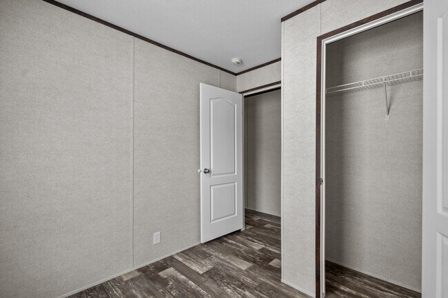 Building Photo - 2039 Elmwood St SW