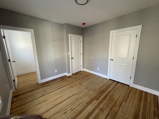 Primary bedroom w/walk in closet - 172 N Clinton St