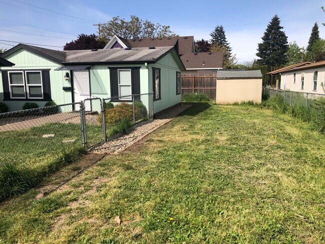 Building Photo - 167 W Rose St