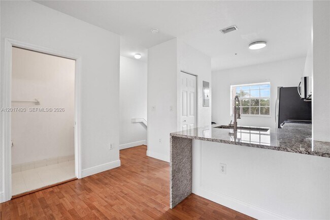 Building Photo - 5610 NW 114th Pl