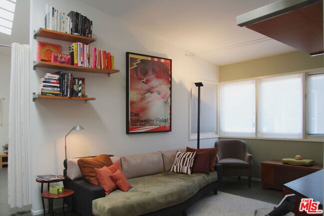 Building Photo - 2707 Westwood Blvd