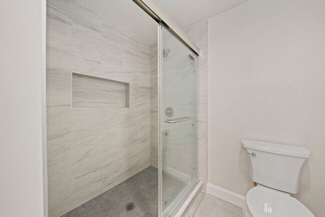 Building Photo - 55 Evelyn Rd