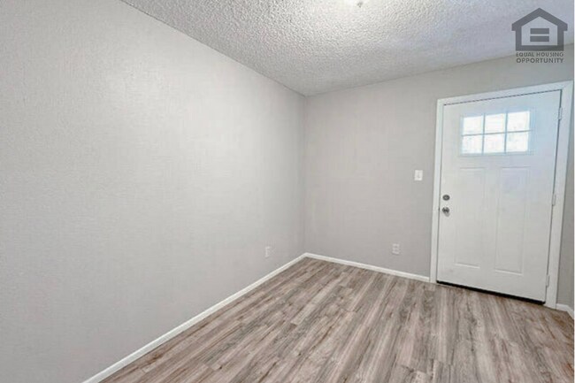 Building Photo - 1765 E Pepper Cir