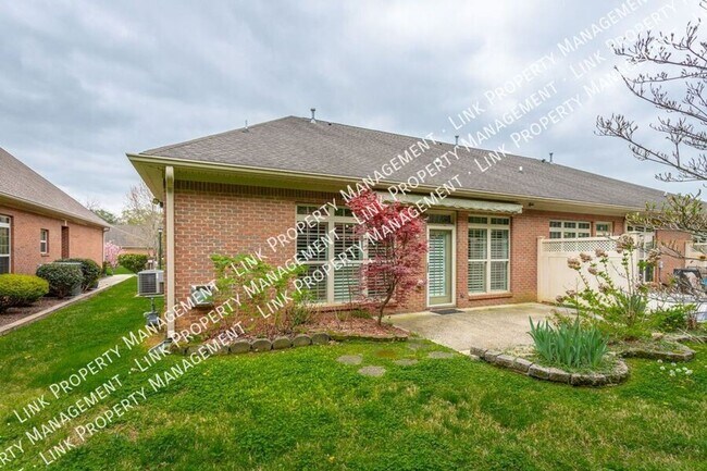 Building Photo - Beautiful large 1800 sf 3/2 for $2000 Townhome in Hixson with a garage and attic storage!