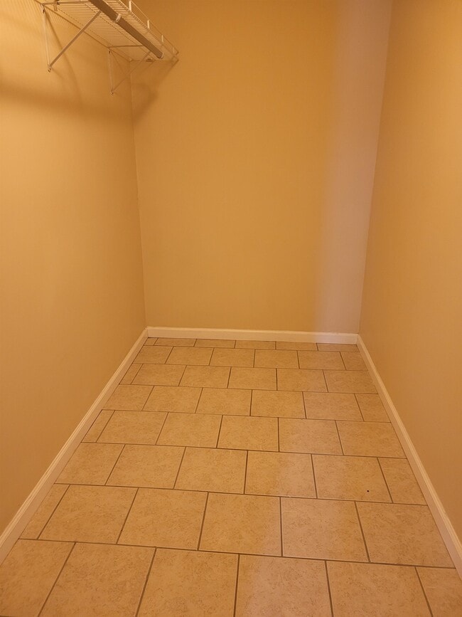 Building Photo - 317 E Mill St