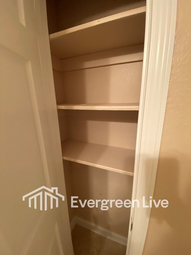 Building Photo - 76 Skystone Ct