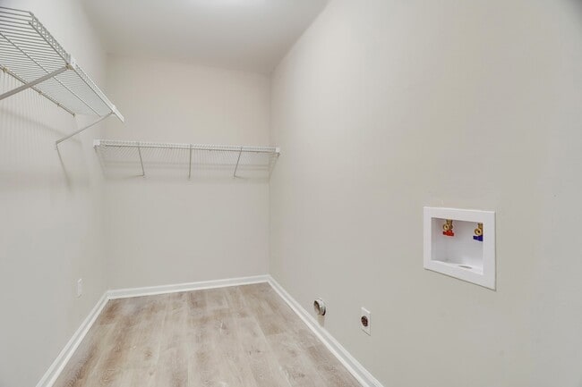 Building Photo - 2643 Laurel View Dr
