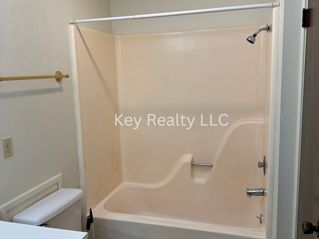 Building Photo - 6014 Quail Ridge