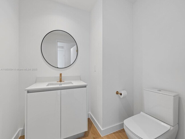 Building Photo - 2678 Tigertail Ave