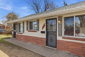 Building Photo - Remodeled 1 Bedroom 1 Bathroom with Easy Access  to Aurora Central and Downtown Denver!