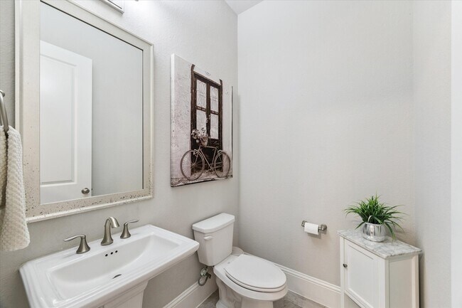 Building Photo - 10110 Hooke Dr