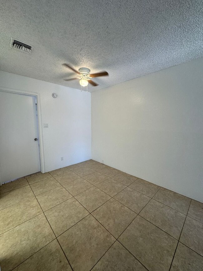 Building Photo - 2819 E Fort Lowell Rd