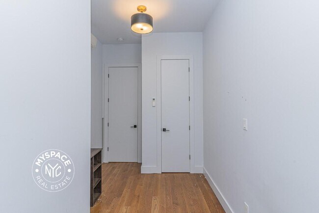 Building Photo - 1337 Gates Ave