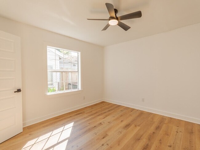 Building Photo - 6802 Eastwood St