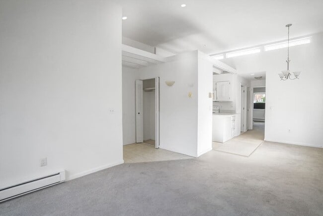 Building Photo - 24 Presidential Dr