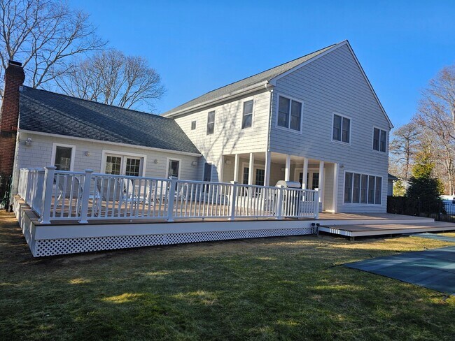 Building Photo - 1611 Deerfield Rd