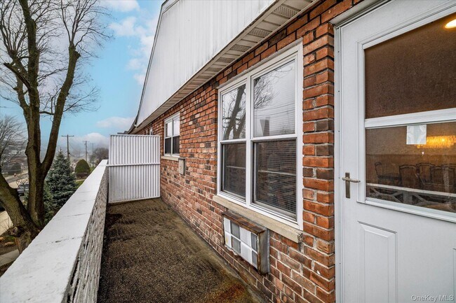 Building Photo - 2 Fowler Ave