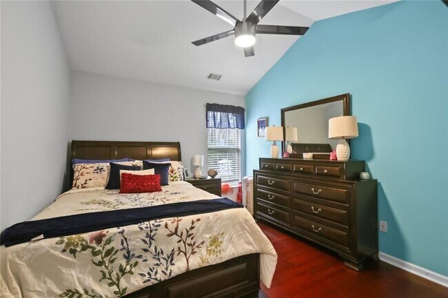 Building Photo - 1464 Gates Cir SE