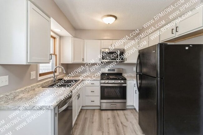 Building Photo - 311 19th Ave SW