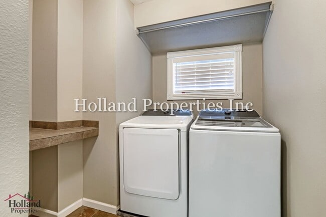 Building Photo - 16308 SW Timberland Dr