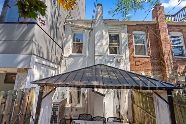 Primary Photo - 219 Parker St NE