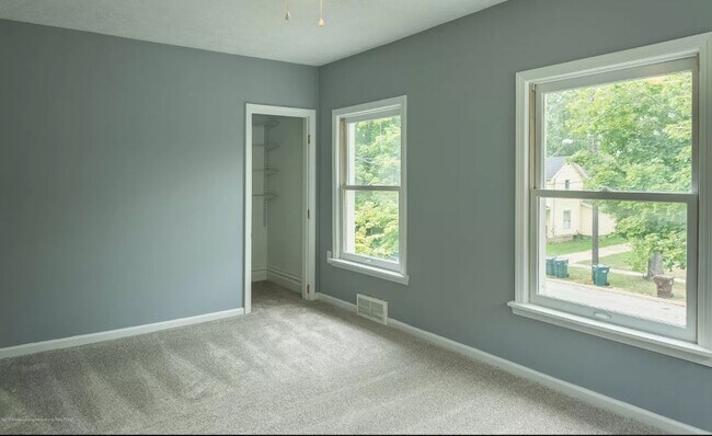 Building Photo - 919 W Genesee St