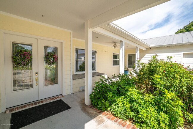 Building Photo - 845 S Tropical Trail
