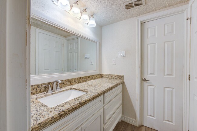 Building Photo - 10822 Kirktown Dr