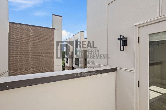 Building Photo - 1242 2nd Ave S