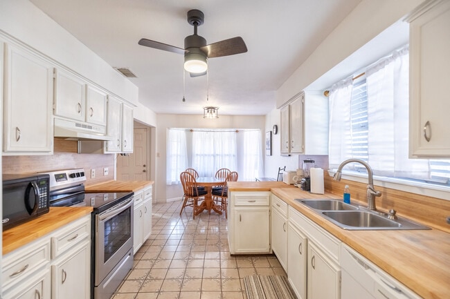 Building Photo - 5725 Quail Run St