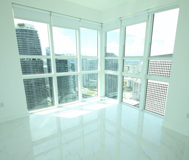 Building Photo - 950 Brickell Bay Dr