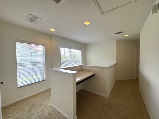 Building Photo - 10324 Fallsgrove St