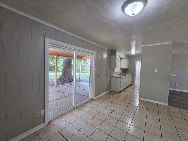 Building Photo - 3021 Ashwood St