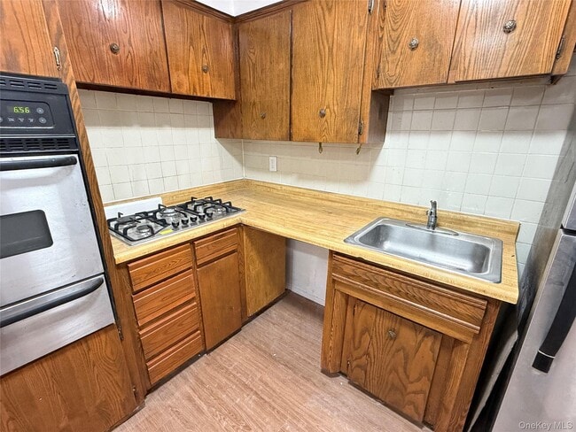 Building Photo - 733 Warwick St