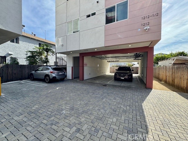 Building Photo - 1212 Fedora St