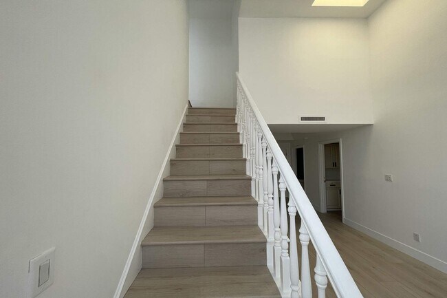 Building Photo - 131 N Wetherly Dr