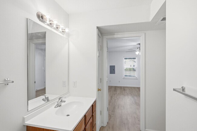 Building Photo - 1707-1709-1709 Juniper Dr