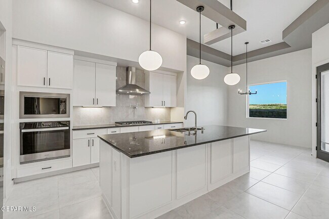 Building Photo - 836 Eltham Dr