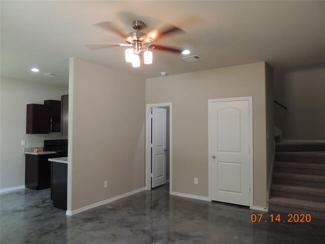 Building Photo - 615 Hayman St