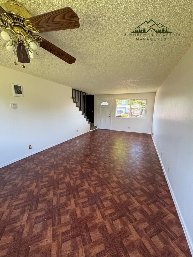 Building Photo - 2 Bedroom 1 Bath Duplex in Springfield