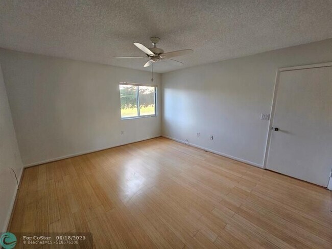 Building Photo - 9537 Weldon Cir