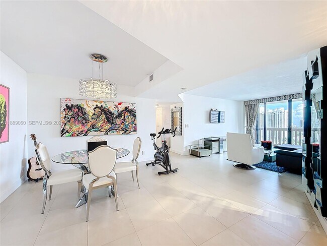 Building Photo - 1000 W Island Blvd