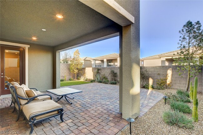 Building Photo - 888 Haven Oaks Pl