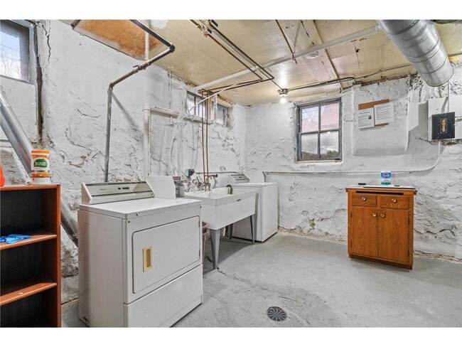 Building Photo - 2744 Fremont Ave S