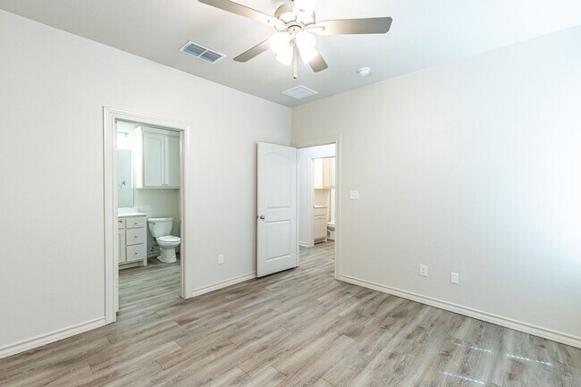 Building Photo - PRE-LEASING FOR SUMMER! - 3 Bedroom 2 Bath...