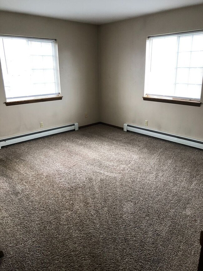 Building Photo - Spacious 1 bedroom plus den.