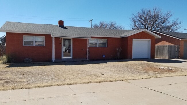 Building Photo - 913 W Yucca Ave