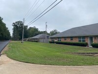 Building Photo - 4919 N Park Rd